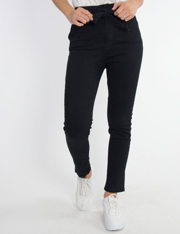 Γυναικείο μαύρο ψηλόμεσο τζιν παντελόνι με ζωνάκι RW213500